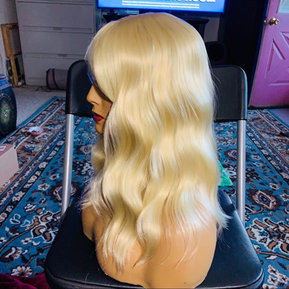 Beachy light blond wig - Picture 6 of 10